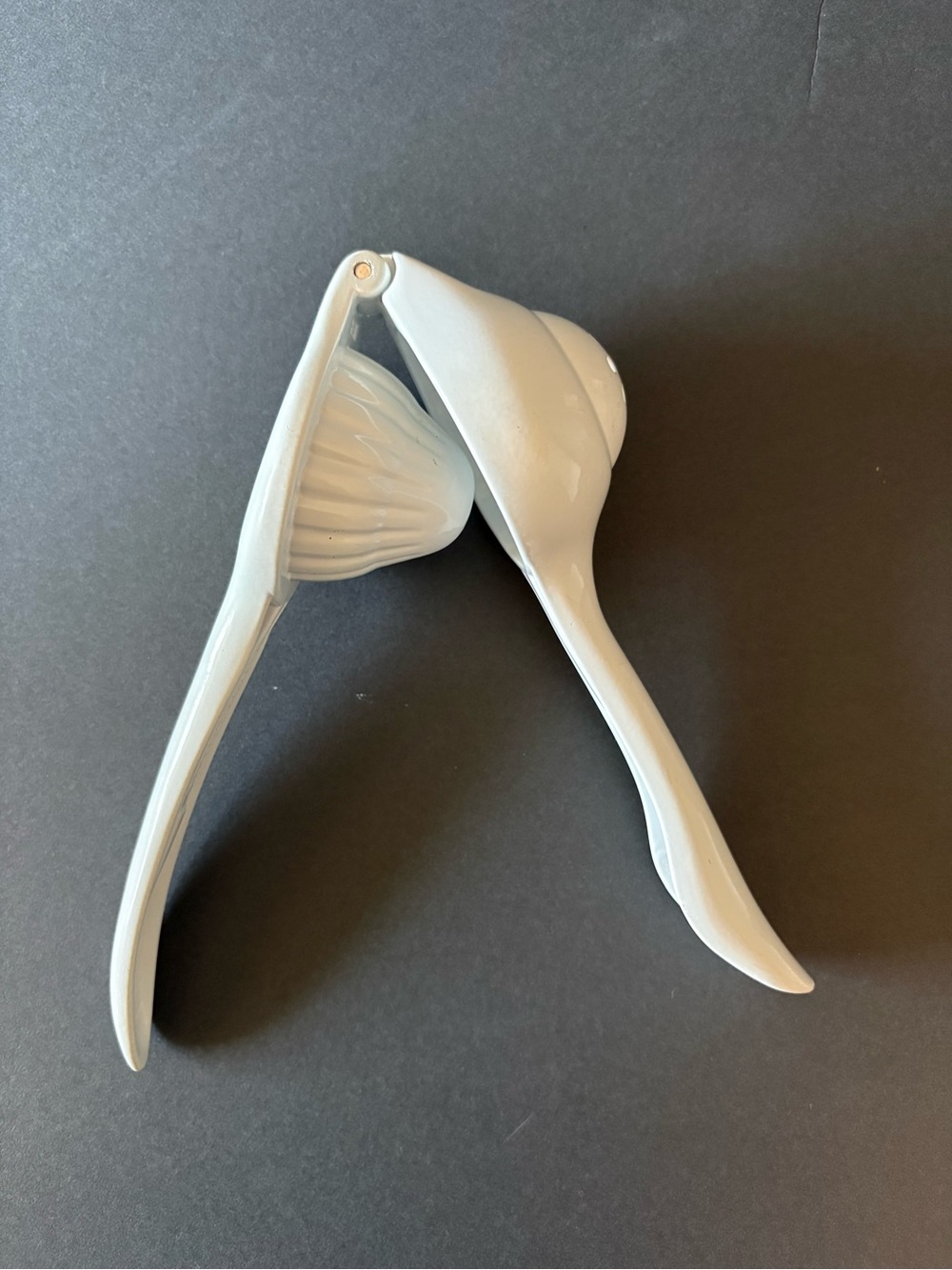 Pampered Chef Citrus Press Lemon Lime Squeezer White